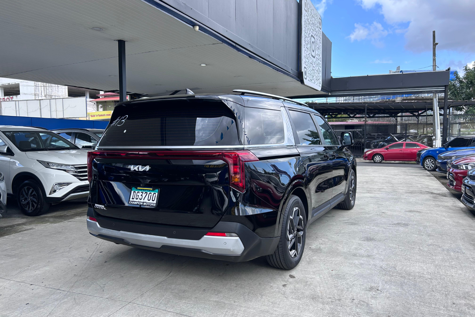 Kia Carnival 2025 Automático color Negro, Imagen #4