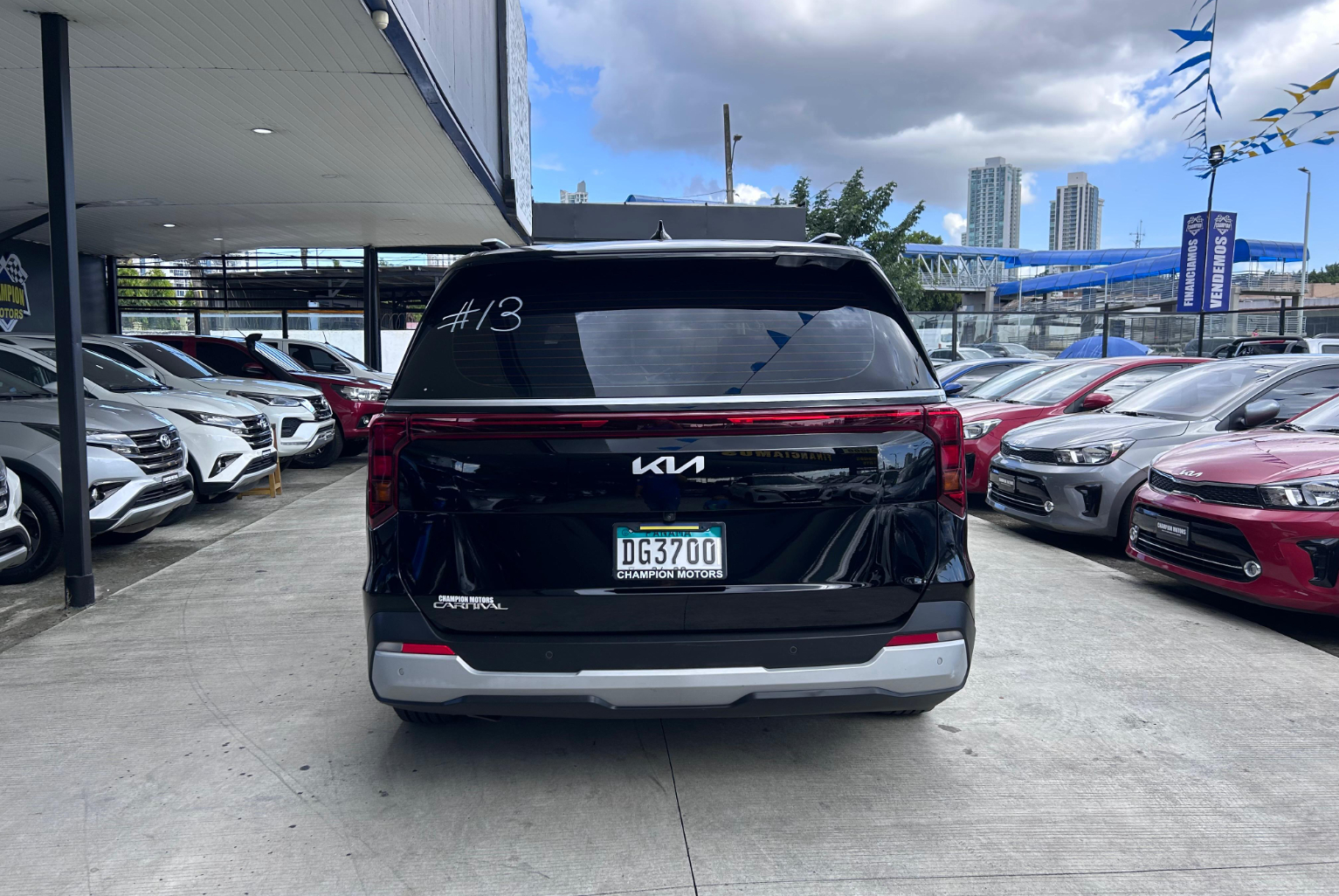 Kia Carnival 2025 Automático color Negro, Imagen #5