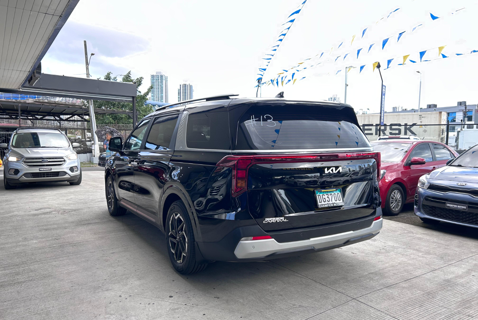Kia Carnival 2025 Automático color Negro, Imagen #6