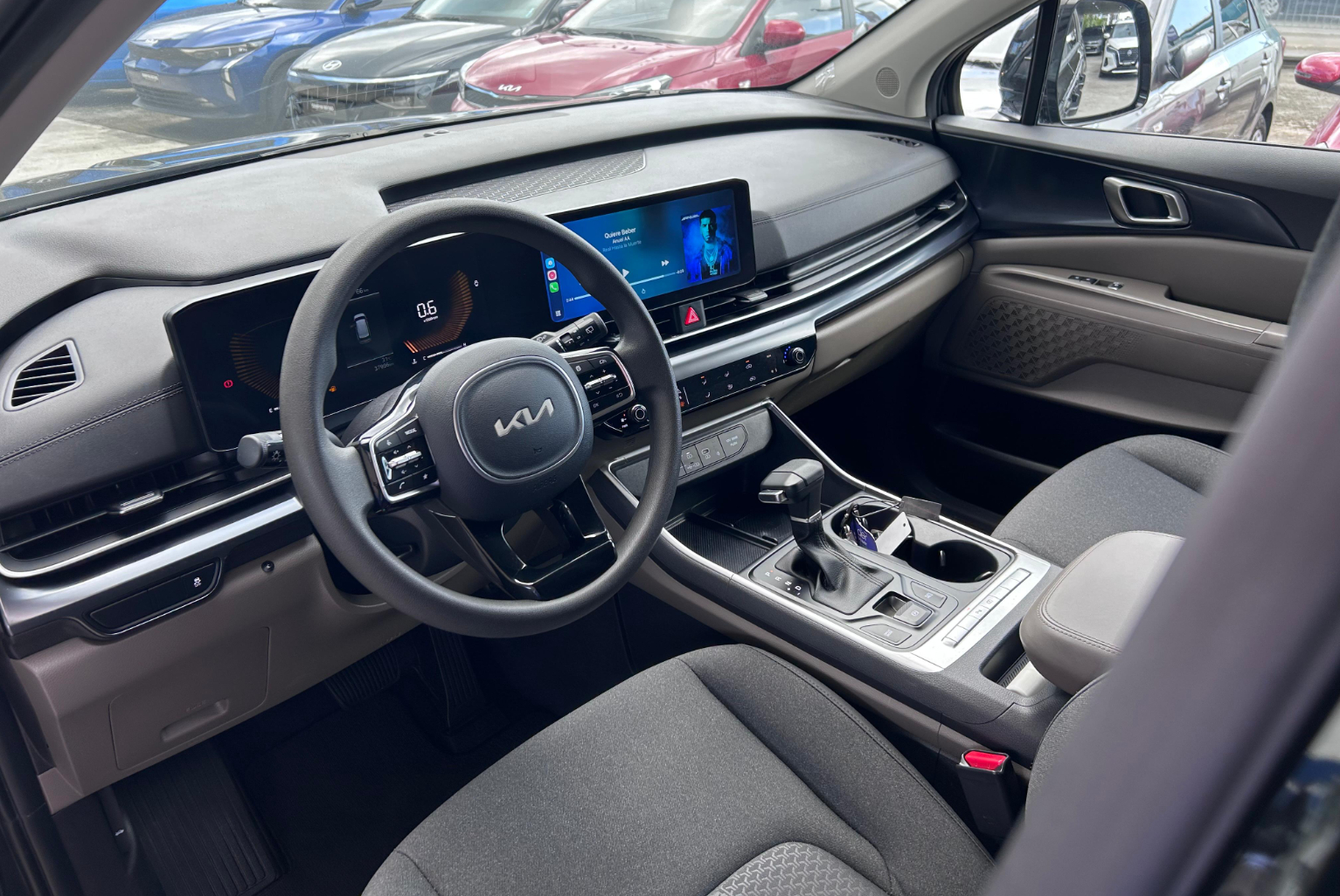 Kia Carnival 2025 Automático color Negro, Imagen #7