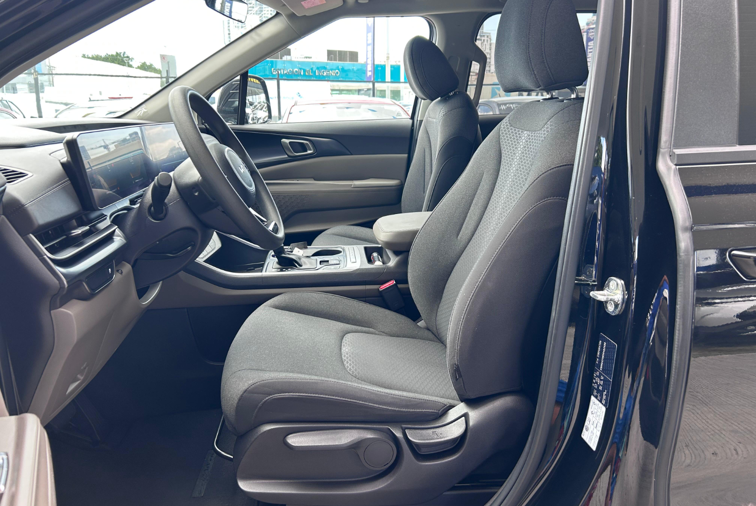 Kia Carnival 2025 Automático color Negro, Imagen #8