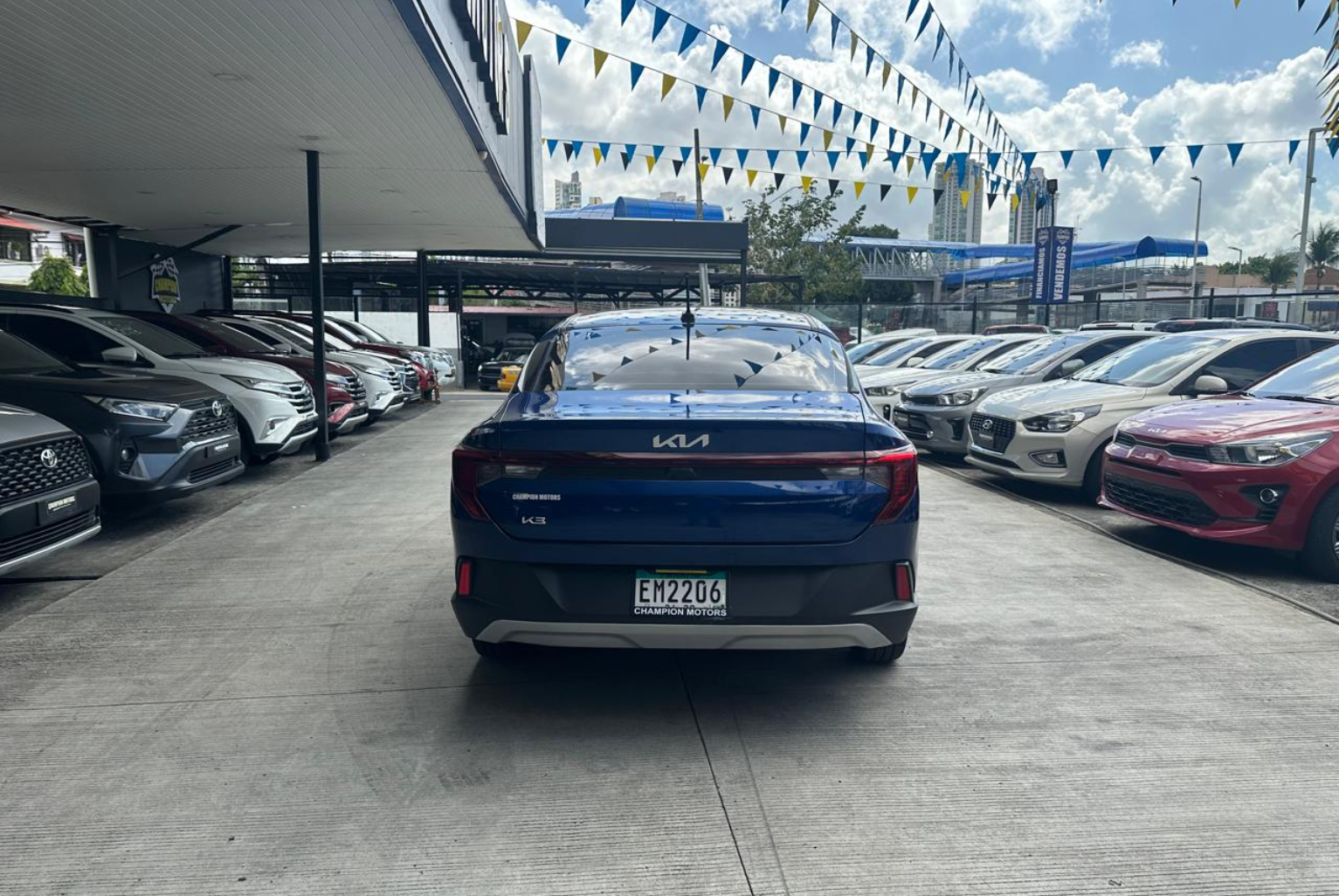 Kia K3 2025 Automático color Azul, Imagen #5