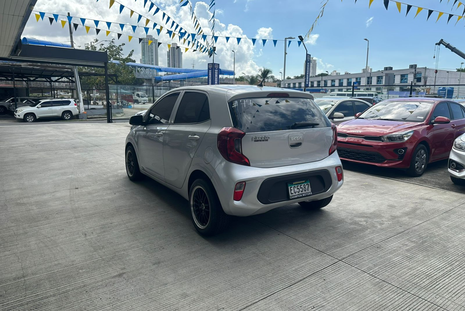 Kia Picanto 2022 Automático color Plateado, Imagen #6