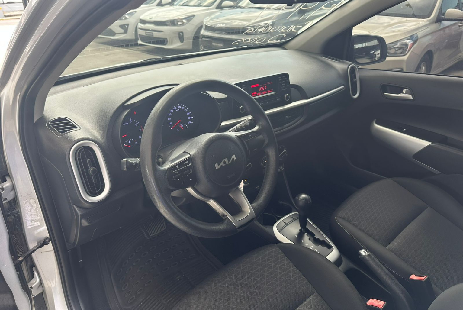 Kia Picanto 2022 Automático color Plateado, Imagen #7