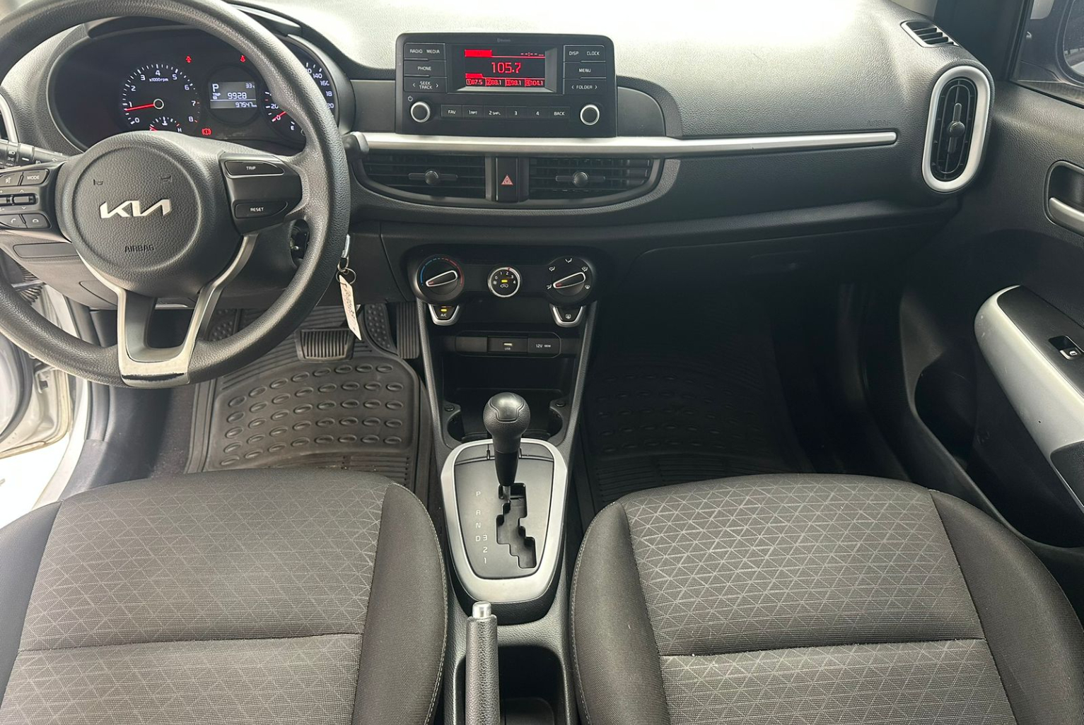 Kia Picanto 2022 Automático color Plateado, Imagen #9