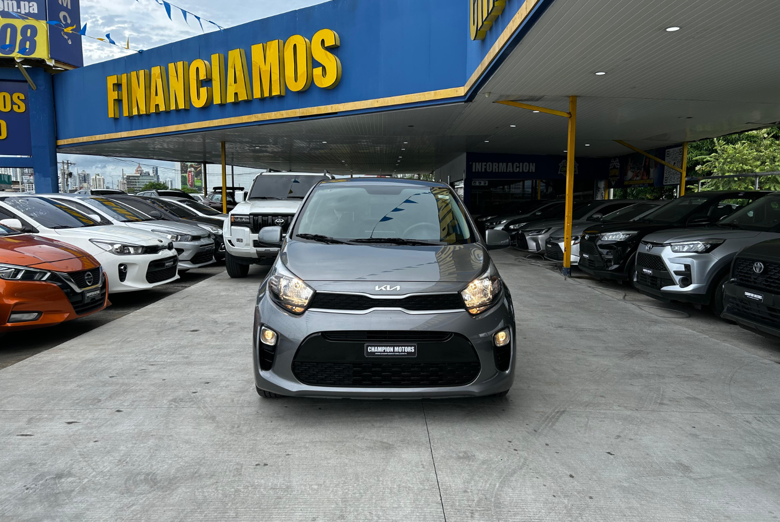 Kia Picanto 2023 Automático color Gris, Imagen #2