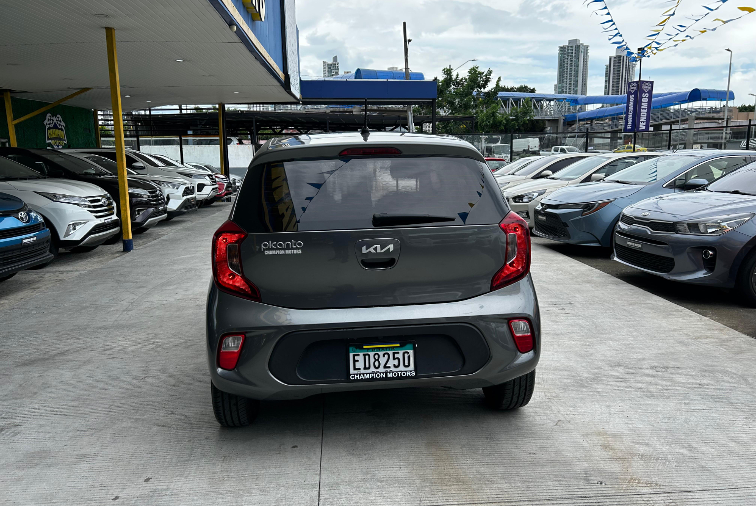 Kia Picanto 2023 Automático color Gris, Imagen #5