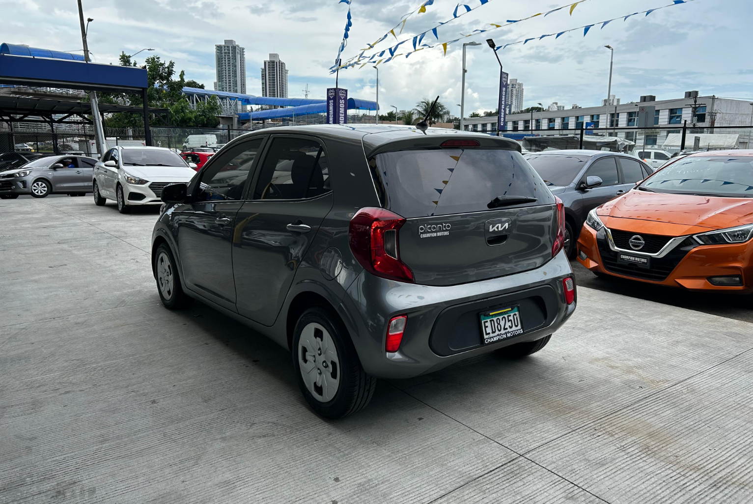 Kia Picanto 2023 Automático color Gris, Imagen #6