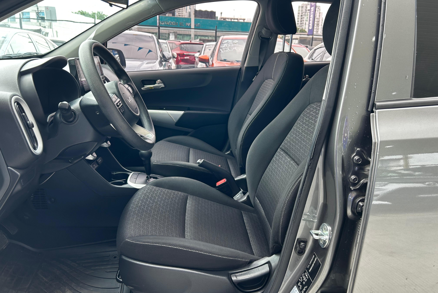 Kia Picanto 2023 Automático color Gris, Imagen #8