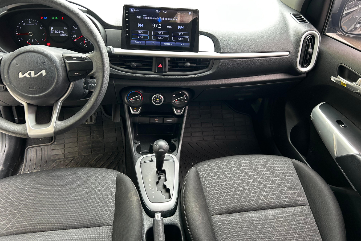 Kia Picanto 2023 Automático color Gris, Imagen #9