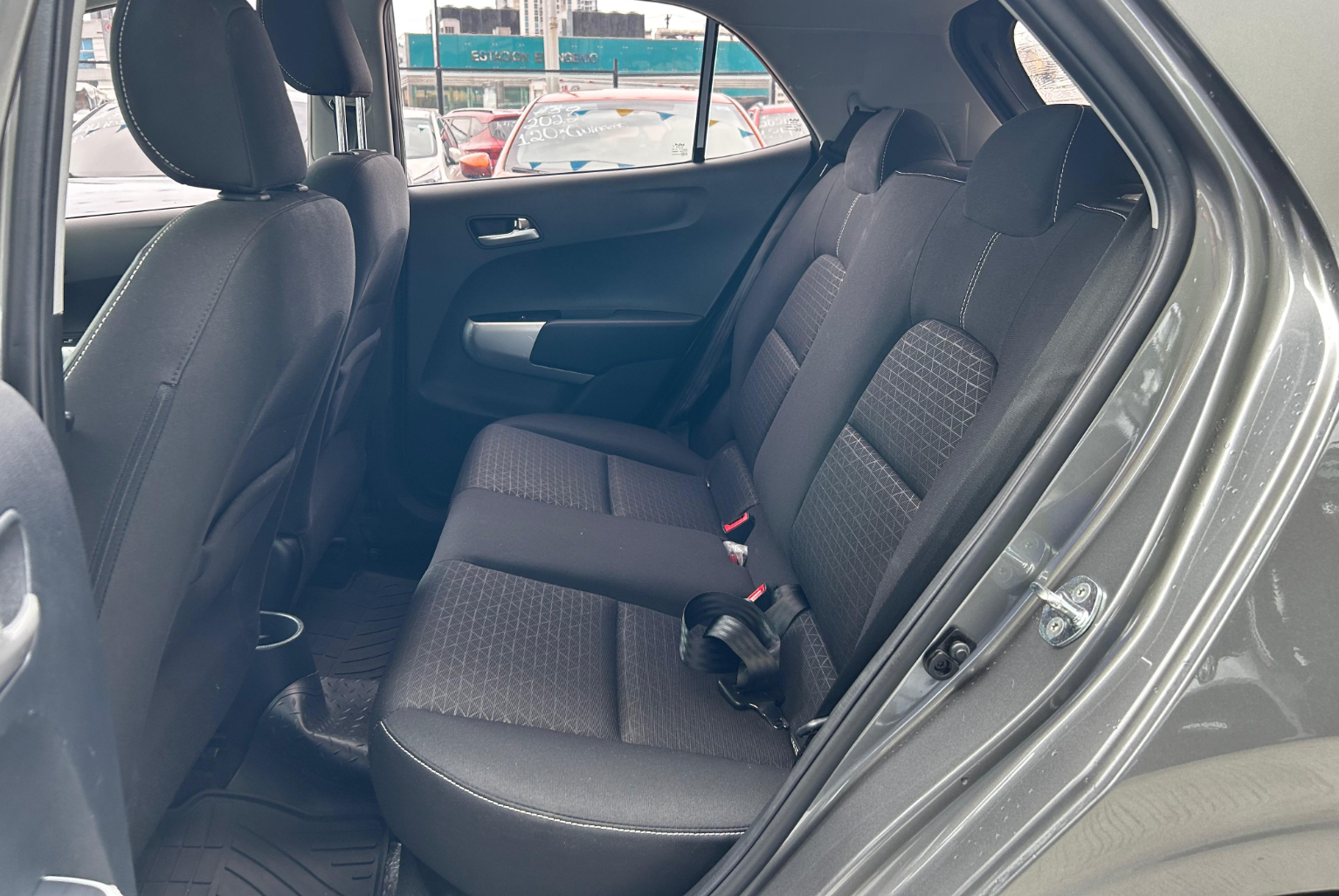 Kia Picanto 2023 Automático color Gris, Imagen #10