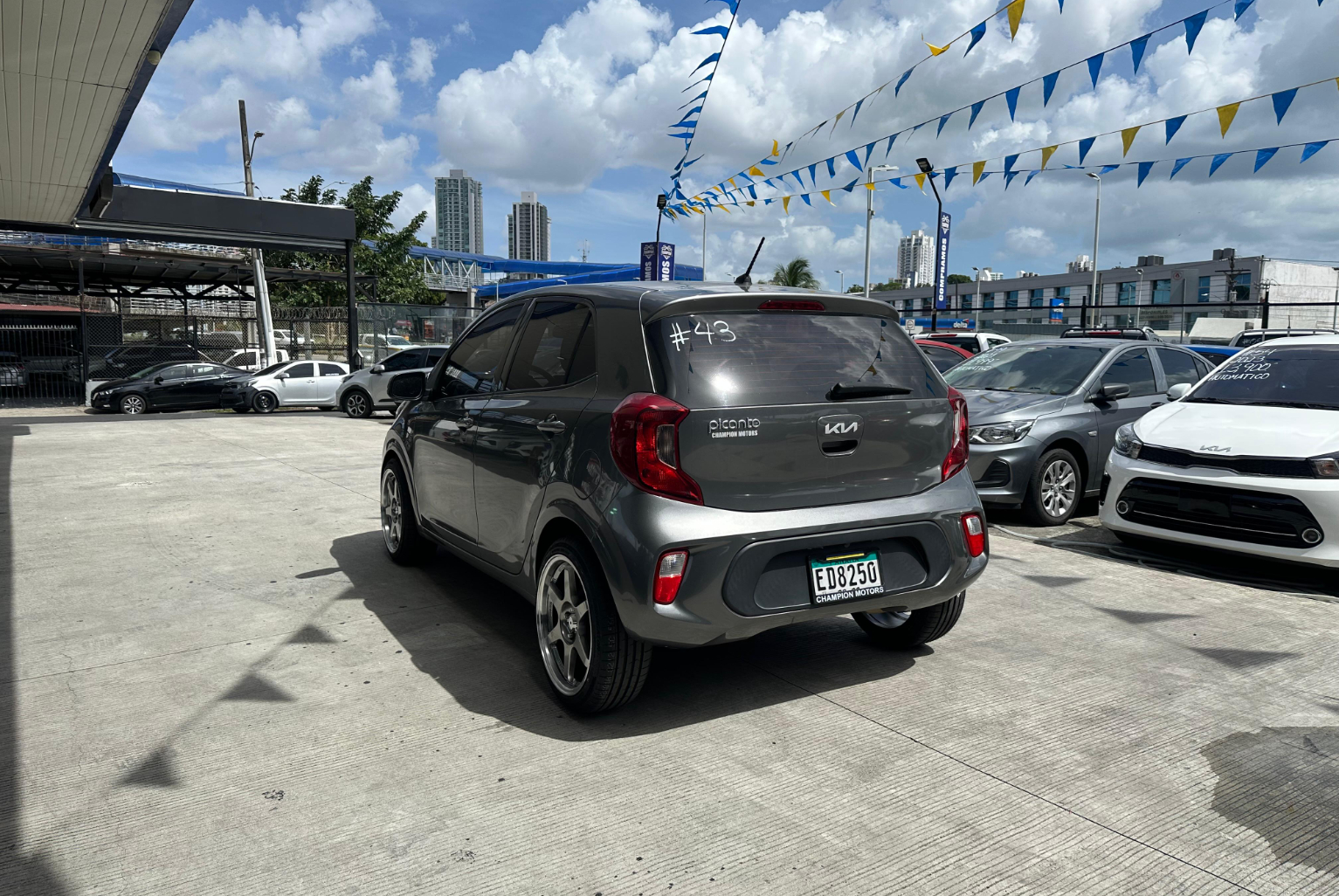 Kia Picanto 2023 Automático color Gris, Imagen #6