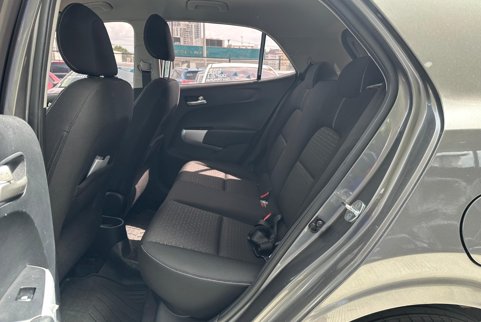 Kia Picanto 2023 Automático color Gris, Imagen #10