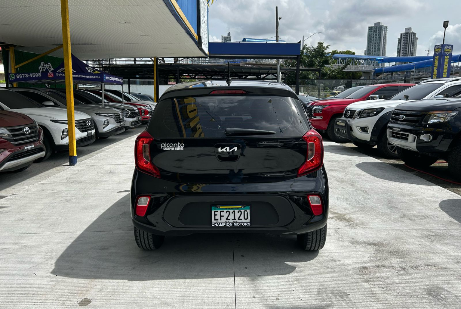 Kia Picanto 2024 Automático color Negro, Imagen #5