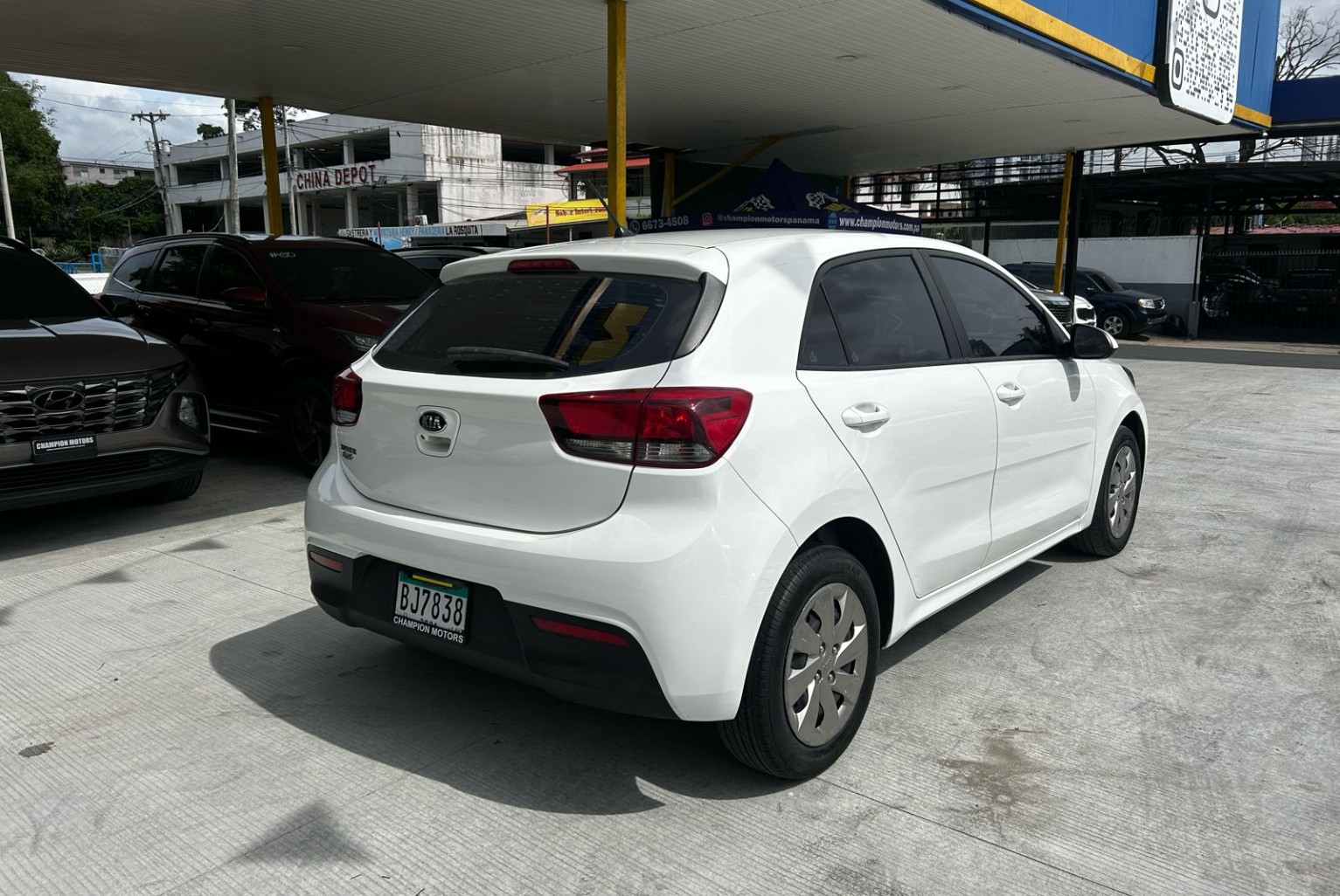 Kia Rio 2019 Automático color Blanco, Imagen #4