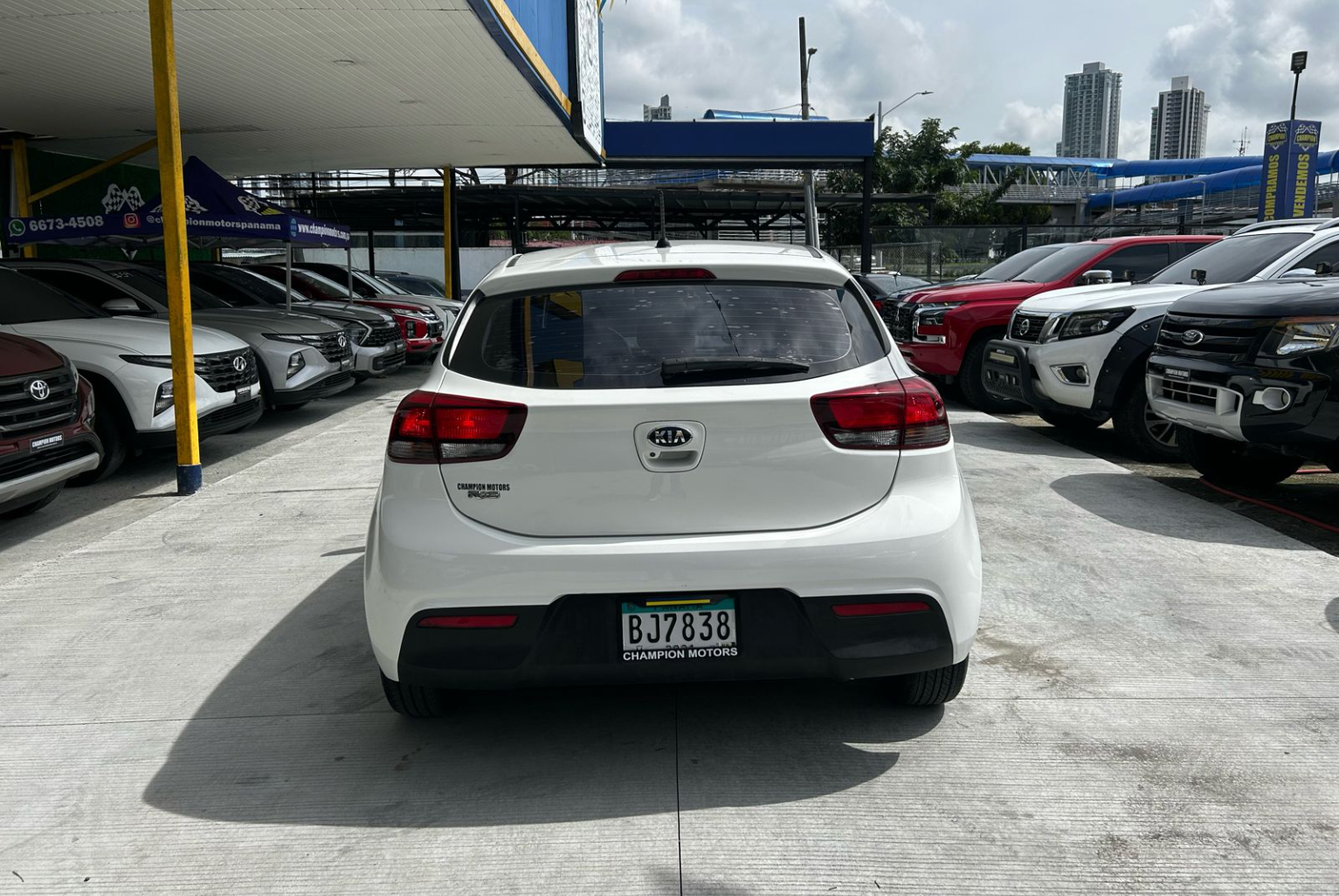 Kia Rio 2019 Automático color Blanco, Imagen #5