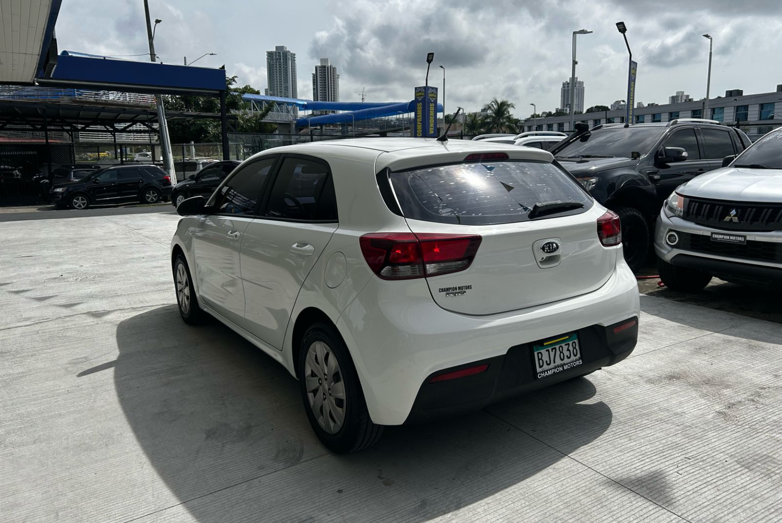 Kia Rio 2019 Automático color Blanco, Imagen #6