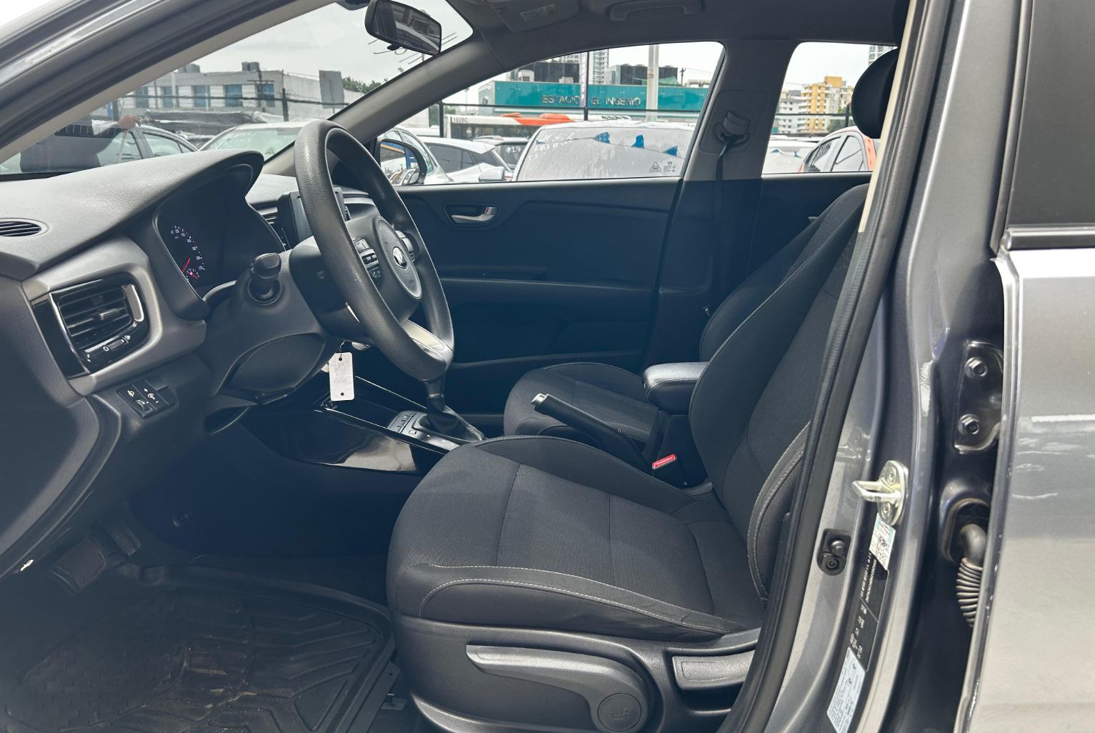 Kia Rio 2019 Automático color Gris, Imagen #9