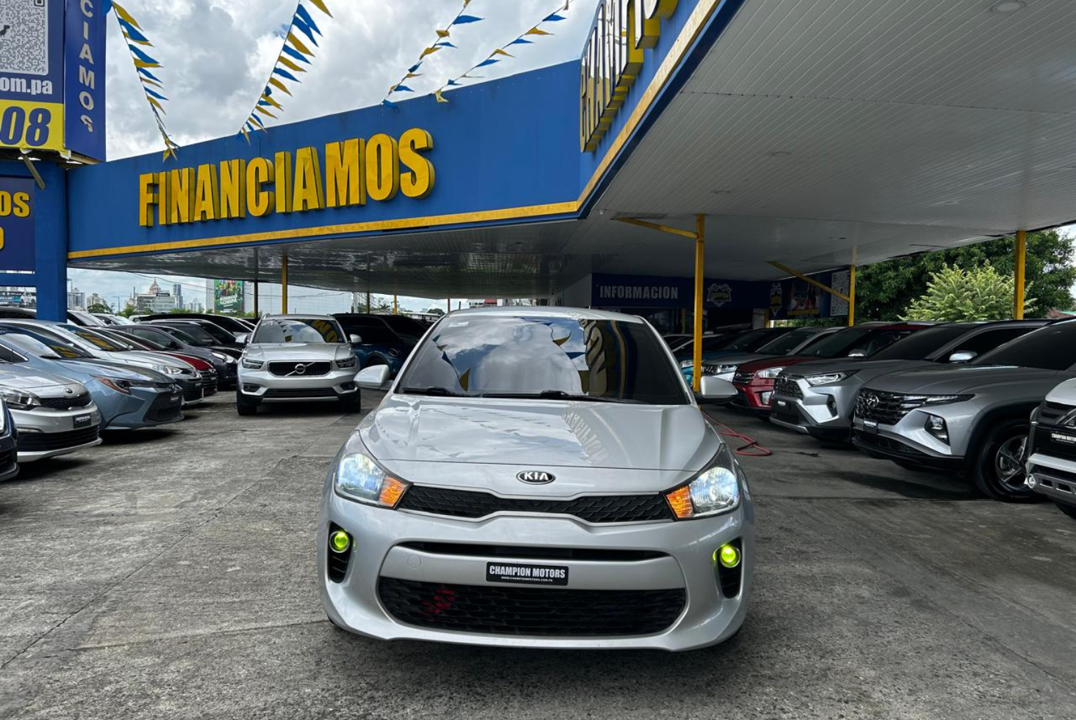 Kia Rio 2020 Automático color Plateado, Imagen #2