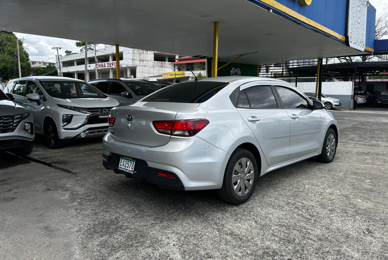 Kia Rio 2020 Automático color Plateado, Imagen #4