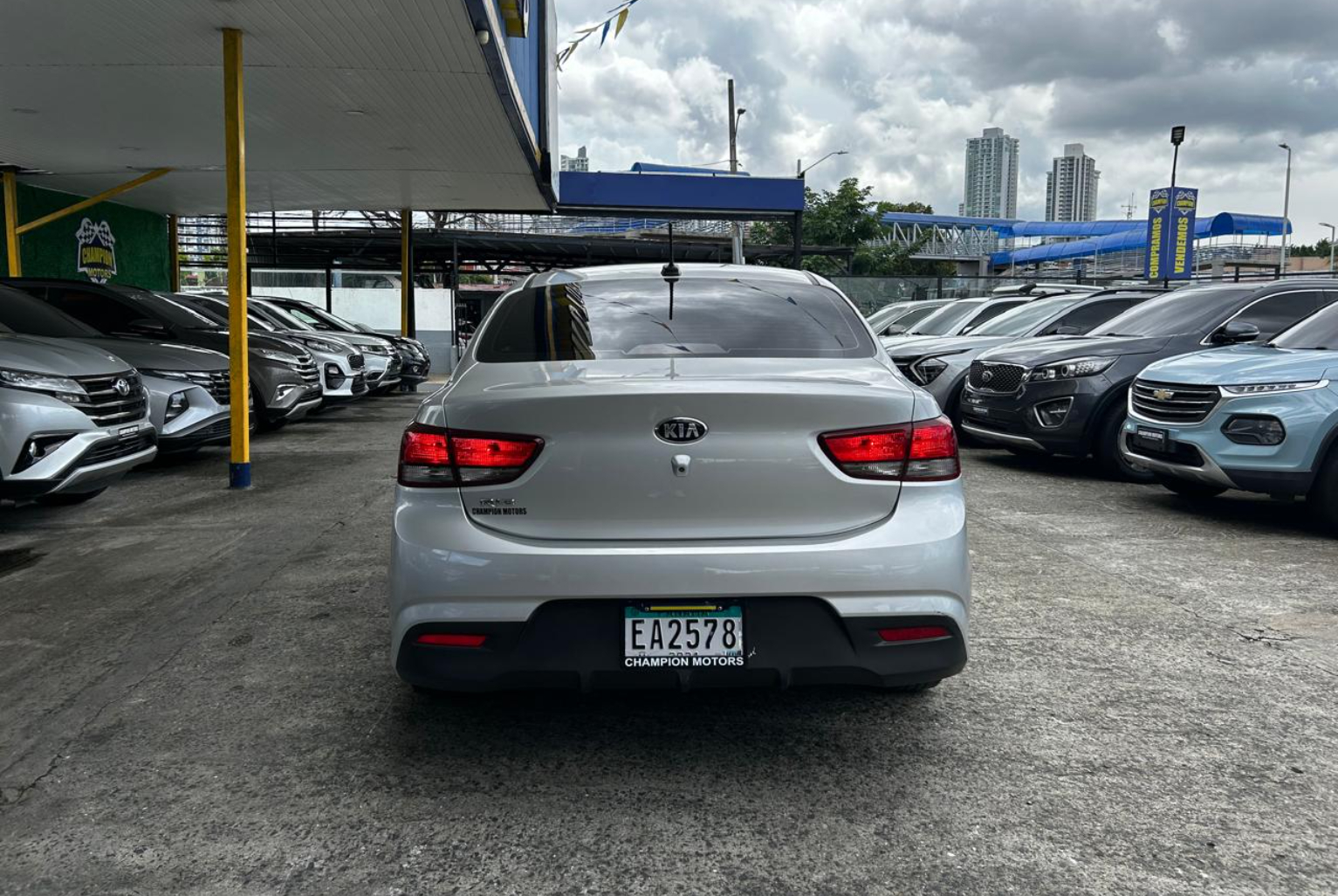 Kia Rio 2020 Automático color Plateado, Imagen #5