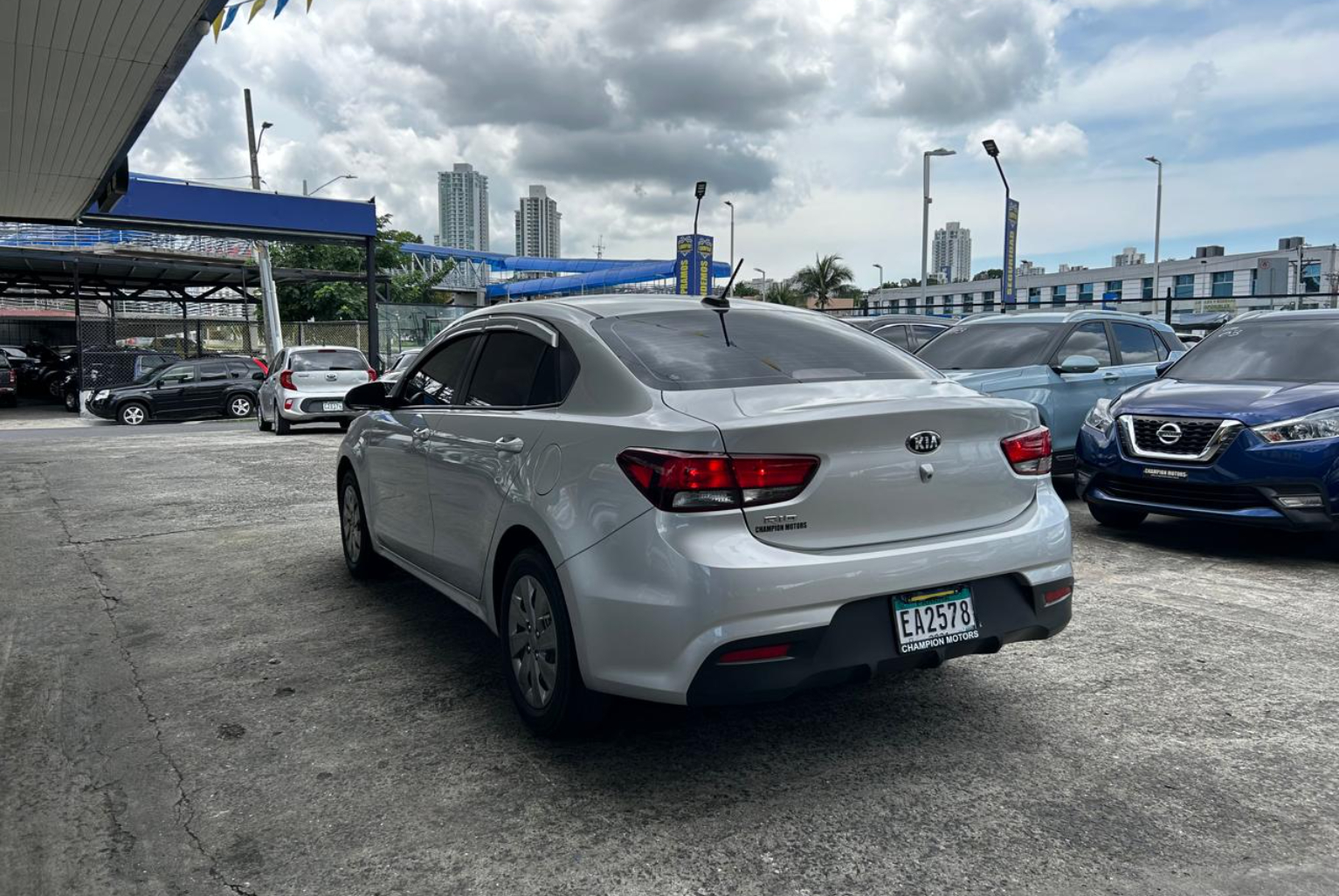 Kia Rio 2020 Automático color Plateado, Imagen #6