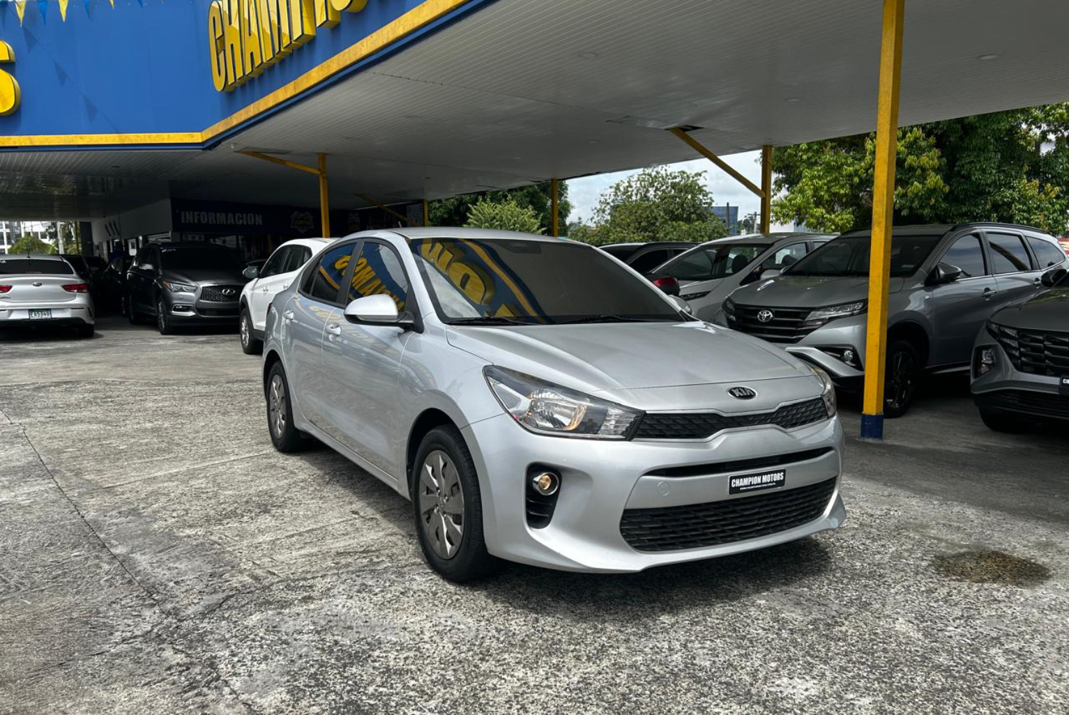 Kia Rio 2021 Manual color Plateado, Imagen #3