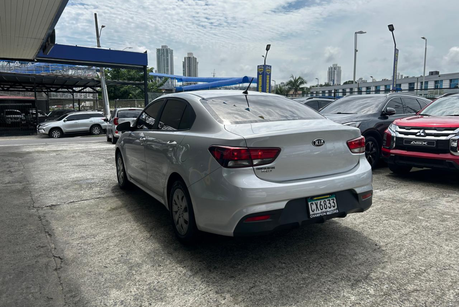 Kia Rio 2021 Manual color Plateado, Imagen #6