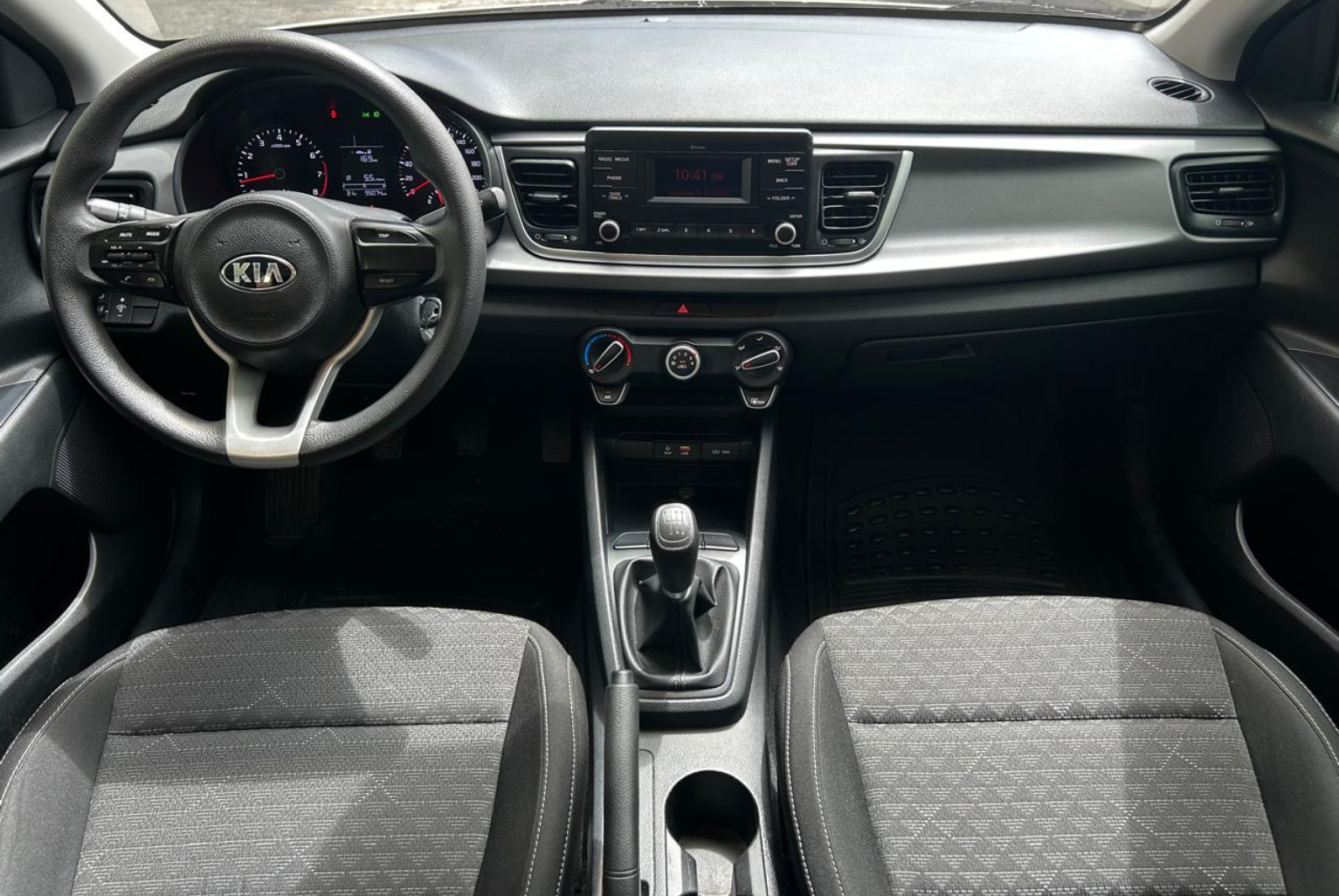 Kia Rio 2021 Manual color Plateado, Imagen #11