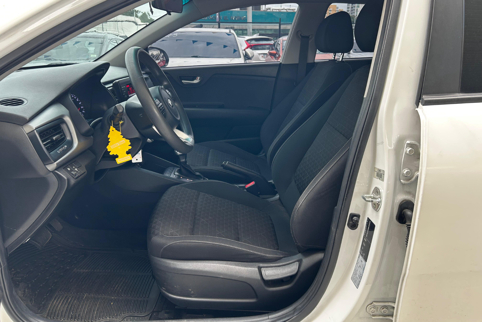 Kia Rio 2021 Automático color Blanco, Imagen #8