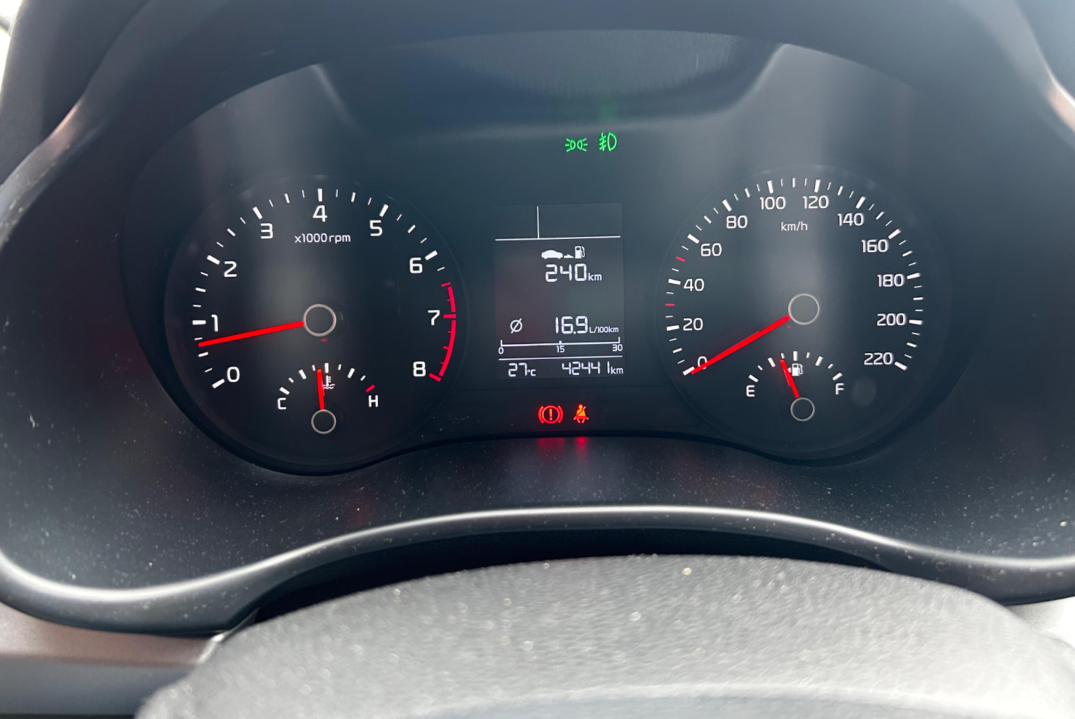 Kia Rio 2023 Manual color Plateado, Imagen #13