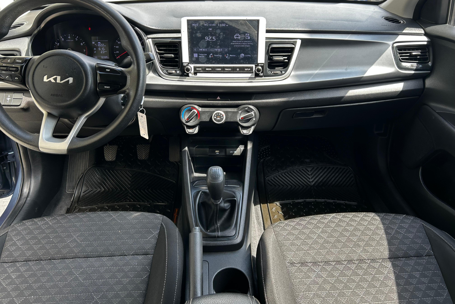 Kia Rio 2023 Manual color Azul, Imagen #9