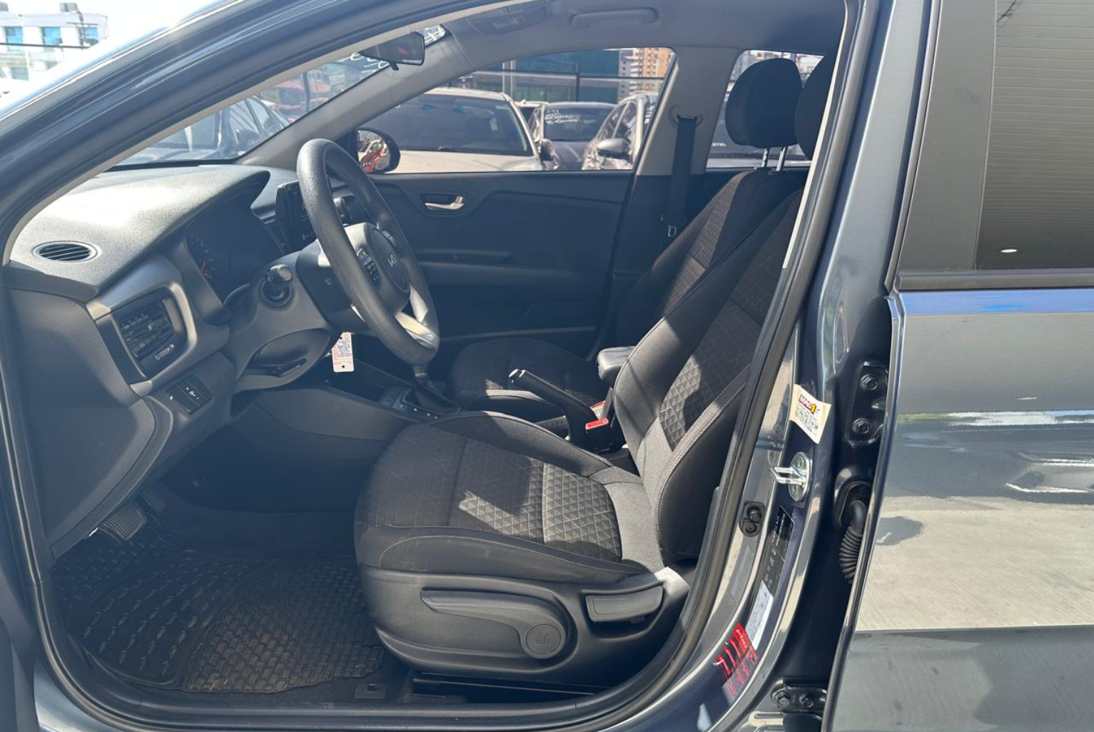 Kia Rio 2023 Automático color Celeste, Imagen #7