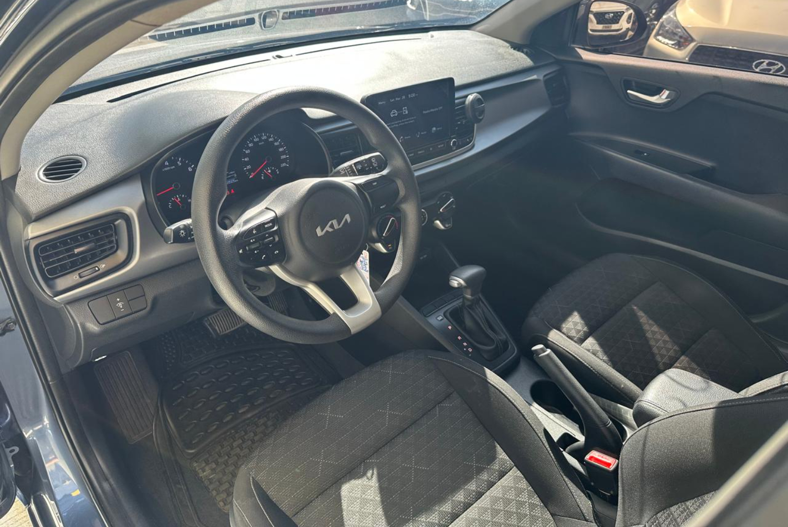 Kia Rio 2023 Automático color Celeste, Imagen #8