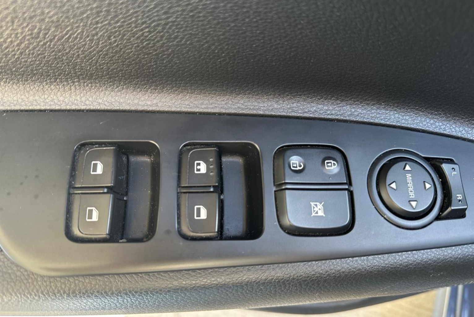 Kia Rio 2023 Automático color Celeste, Imagen #11