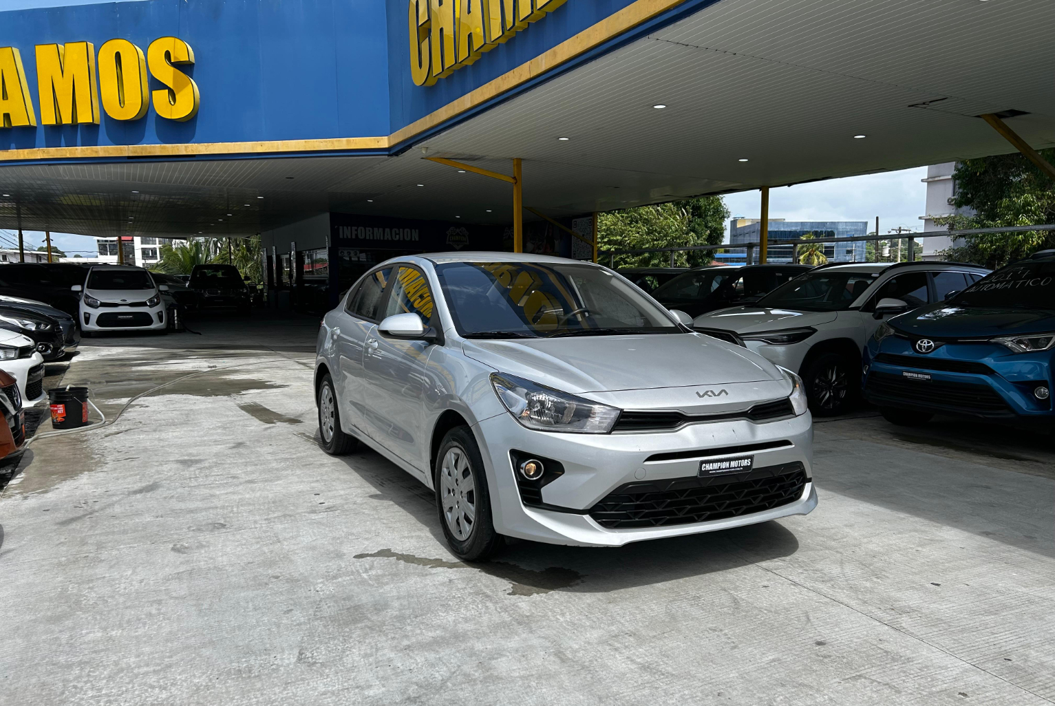 Kia Rio 2024 Automático color Plateado, Imagen #3