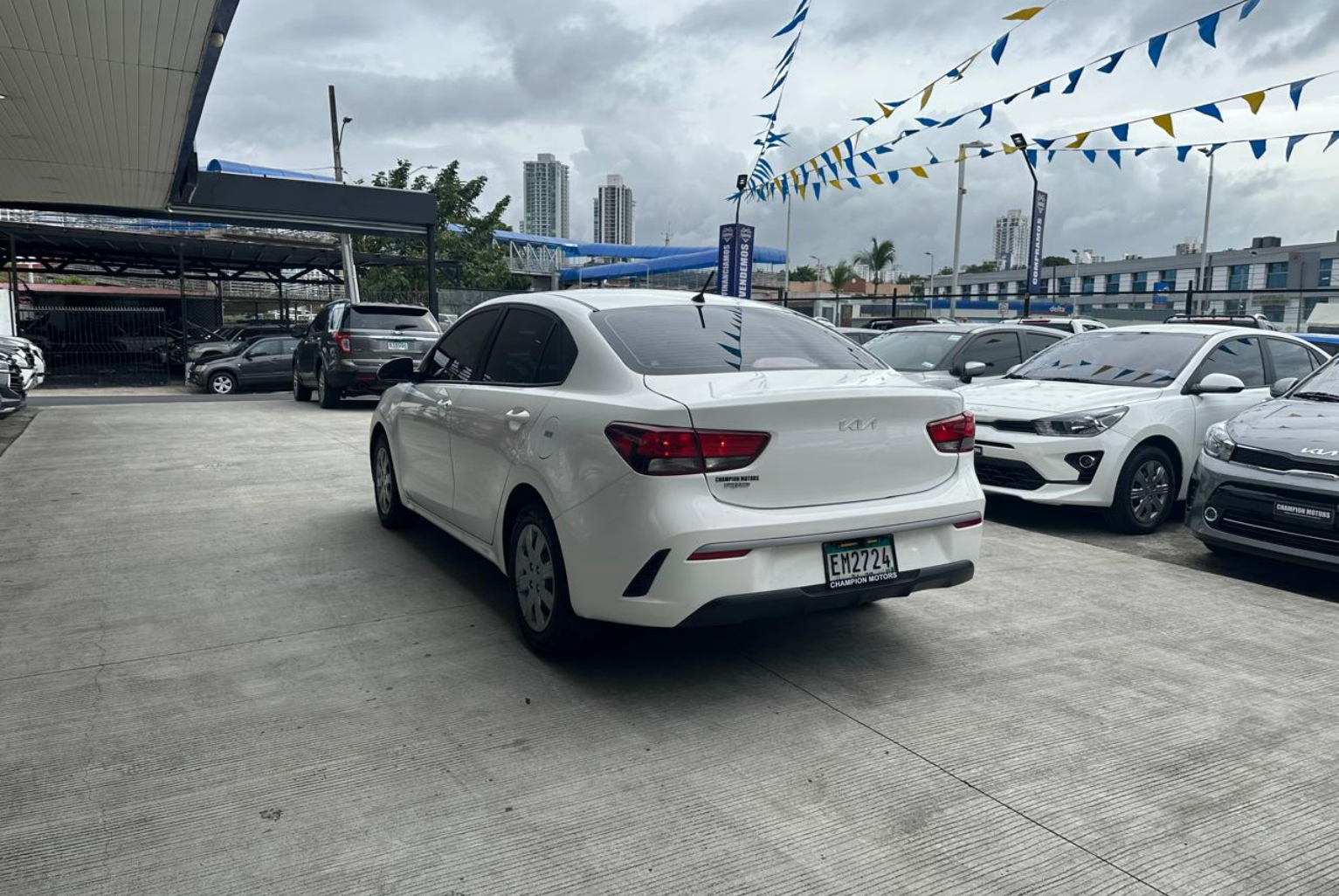 Kia Rio 2024 Automático color Blanco, Imagen #6