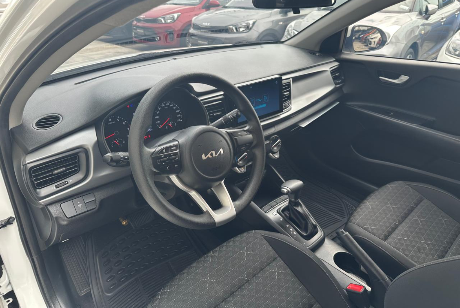 Kia Rio 2024 Automático color Blanco, Imagen #7
