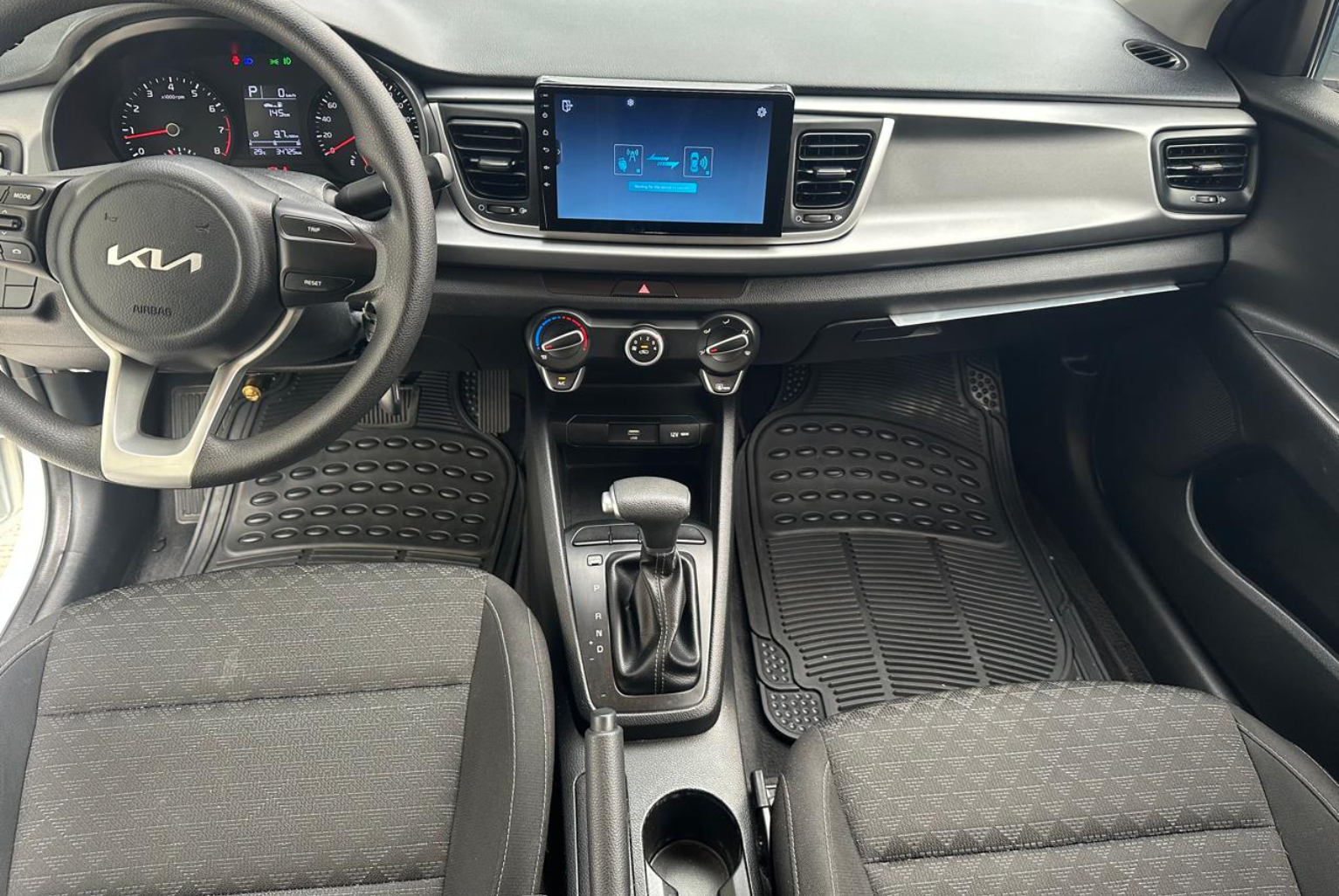 Kia Rio 2024 Automático color Blanco, Imagen #9