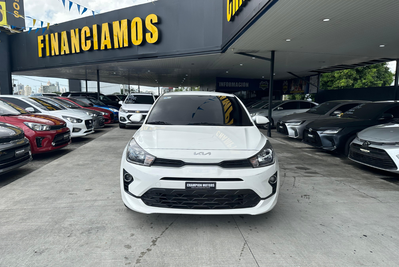 Kia Rio 2024 Automático color Blanco, Imagen #2