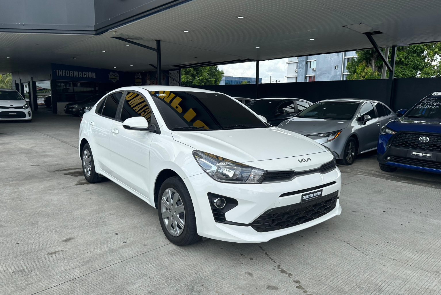 Kia Rio 2024 Automático color Blanco, Imagen #3