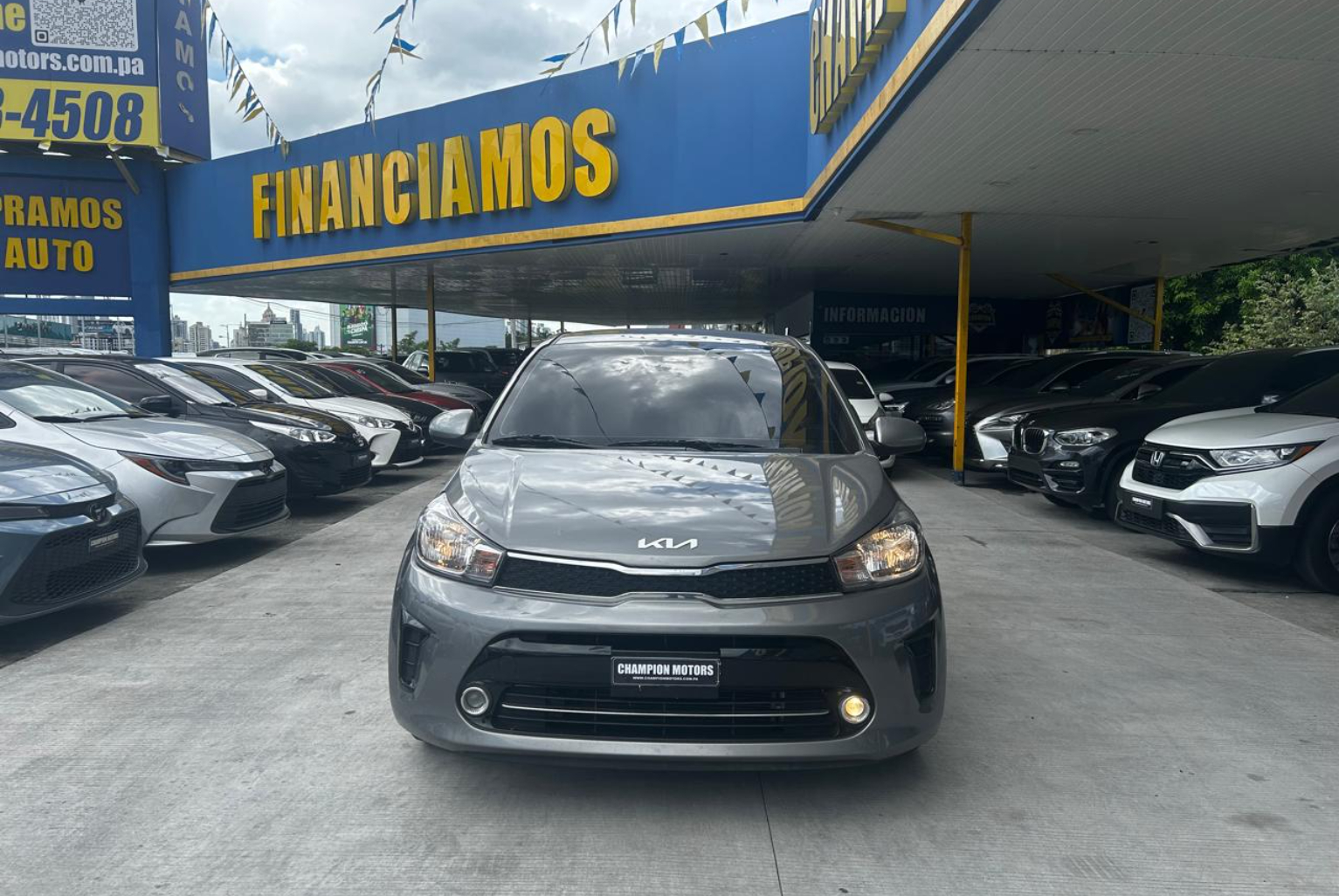 Kia Soluto 2024 Automático color Gris, Imagen #2