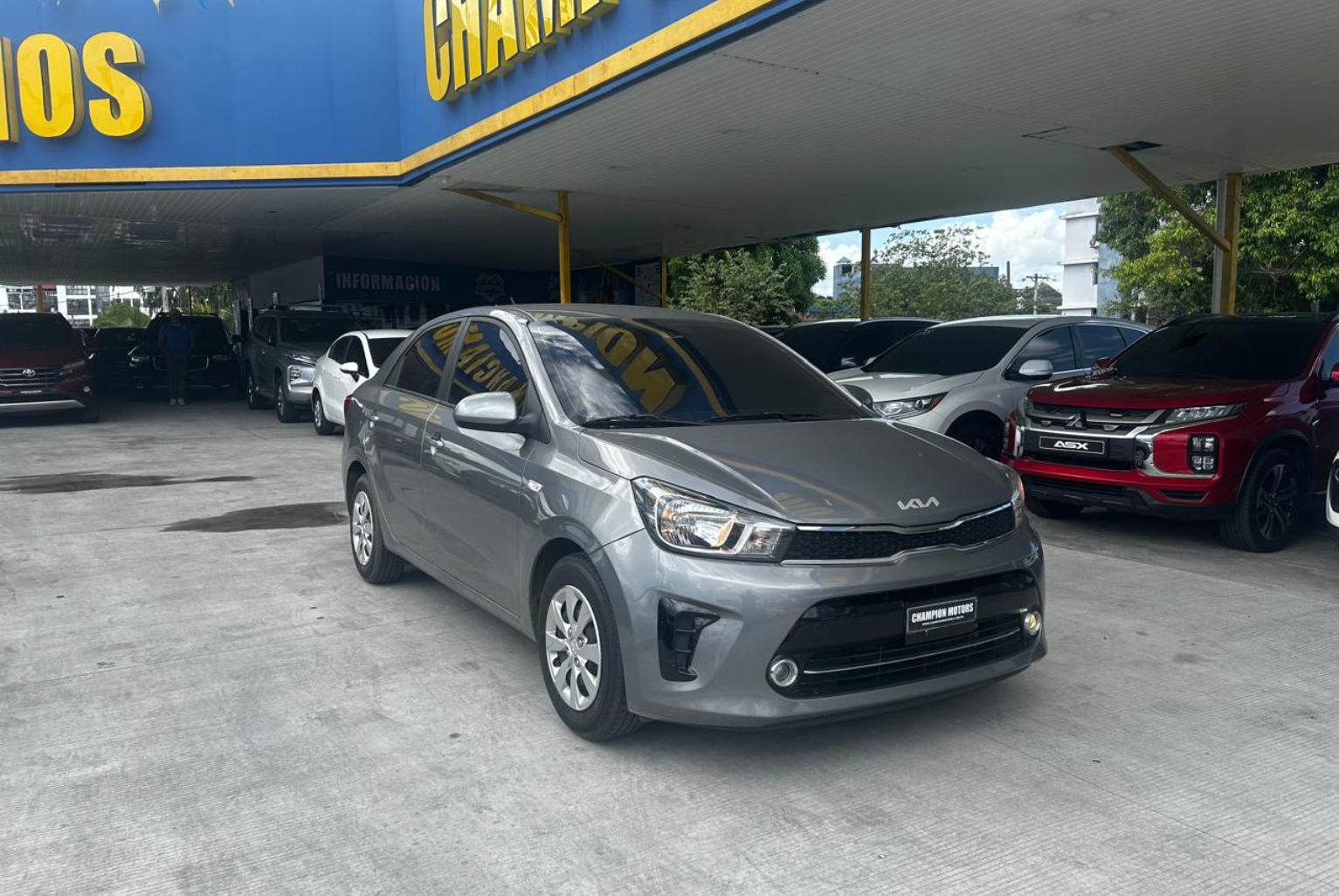 Kia Soluto 2024 Automático color Gris, Imagen #3