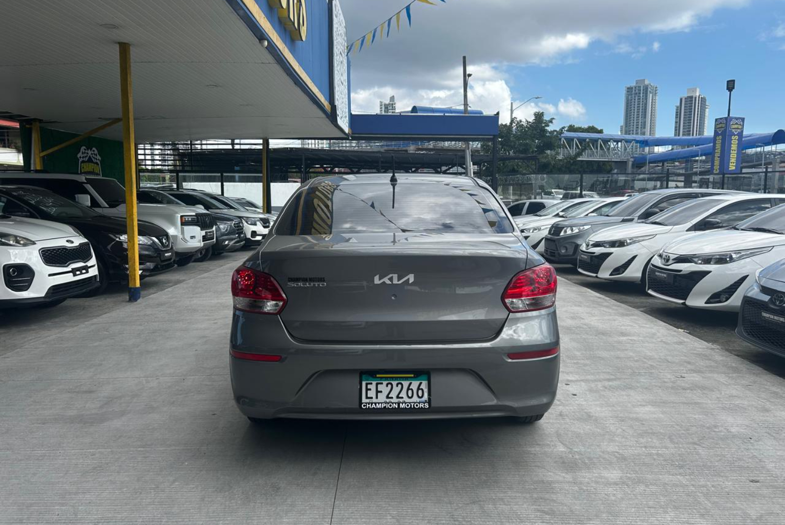 Kia Soluto 2024 Automático color Gris, Imagen #5