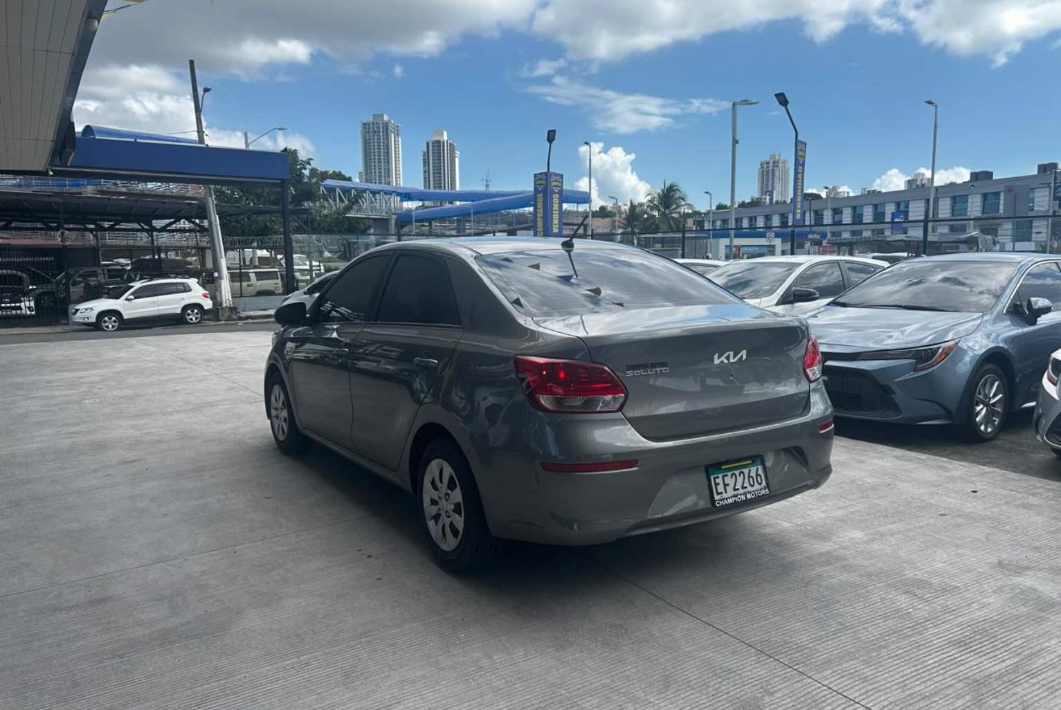 Kia Soluto 2024 Automático color Gris, Imagen #6