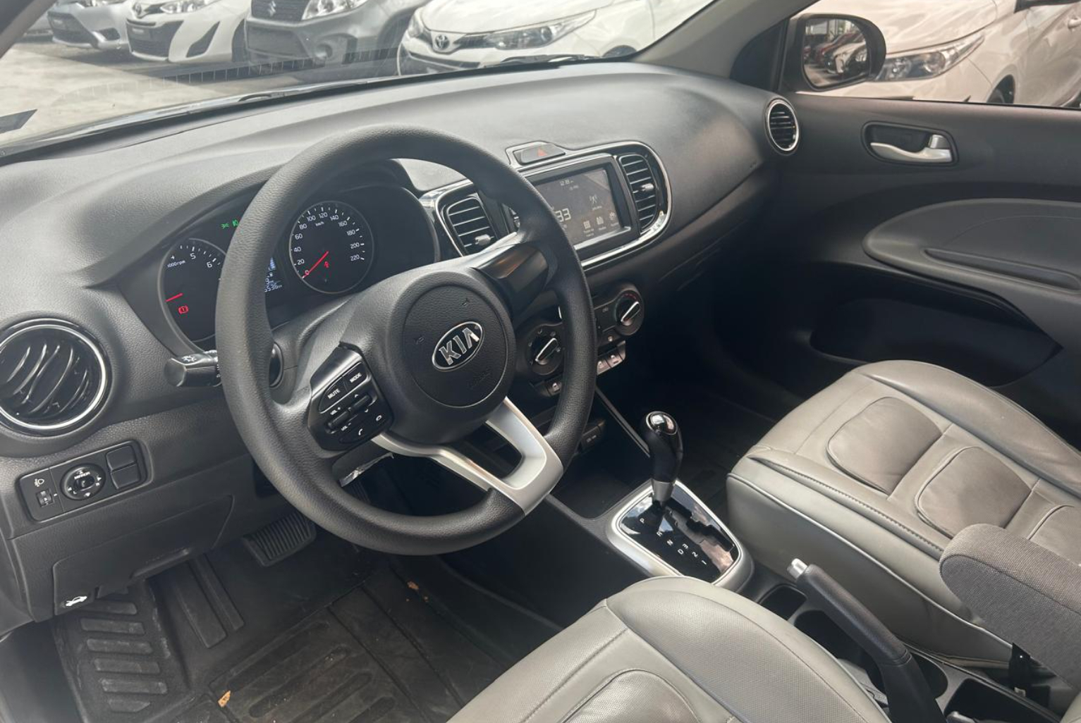 Kia Soluto 2024 Automático color Gris, Imagen #7
