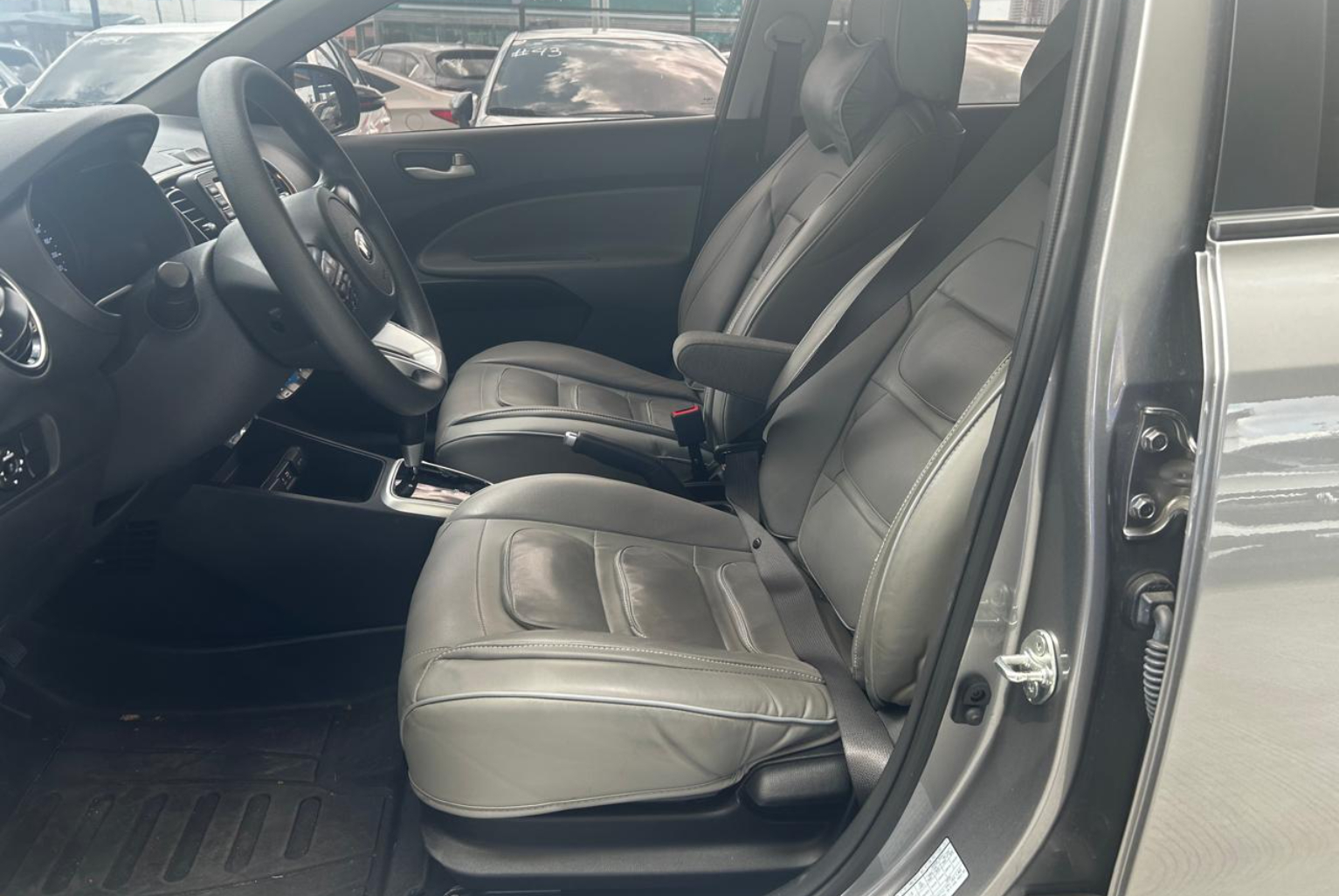 Kia Soluto 2024 Automático color Gris, Imagen #8
