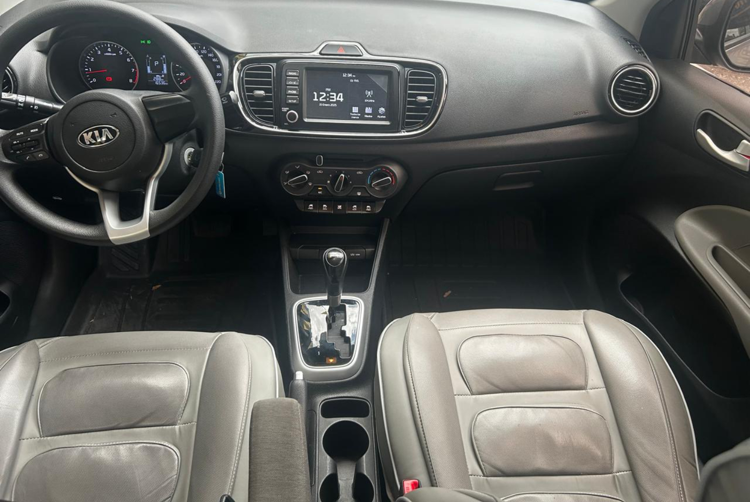 Kia Soluto 2024 Automático color Gris, Imagen #9