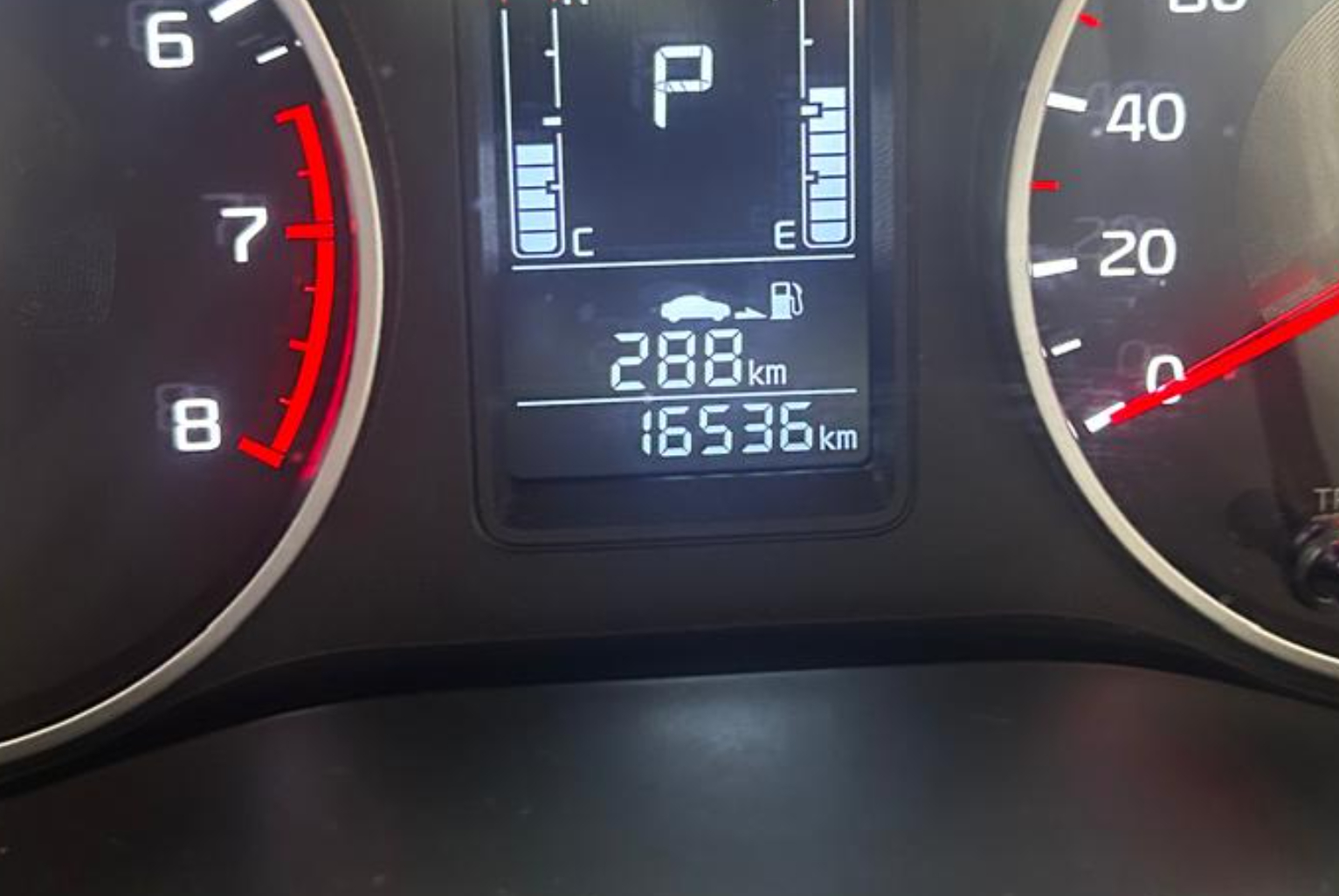 Kia Soluto 2024 Automático color Gris, Imagen #12