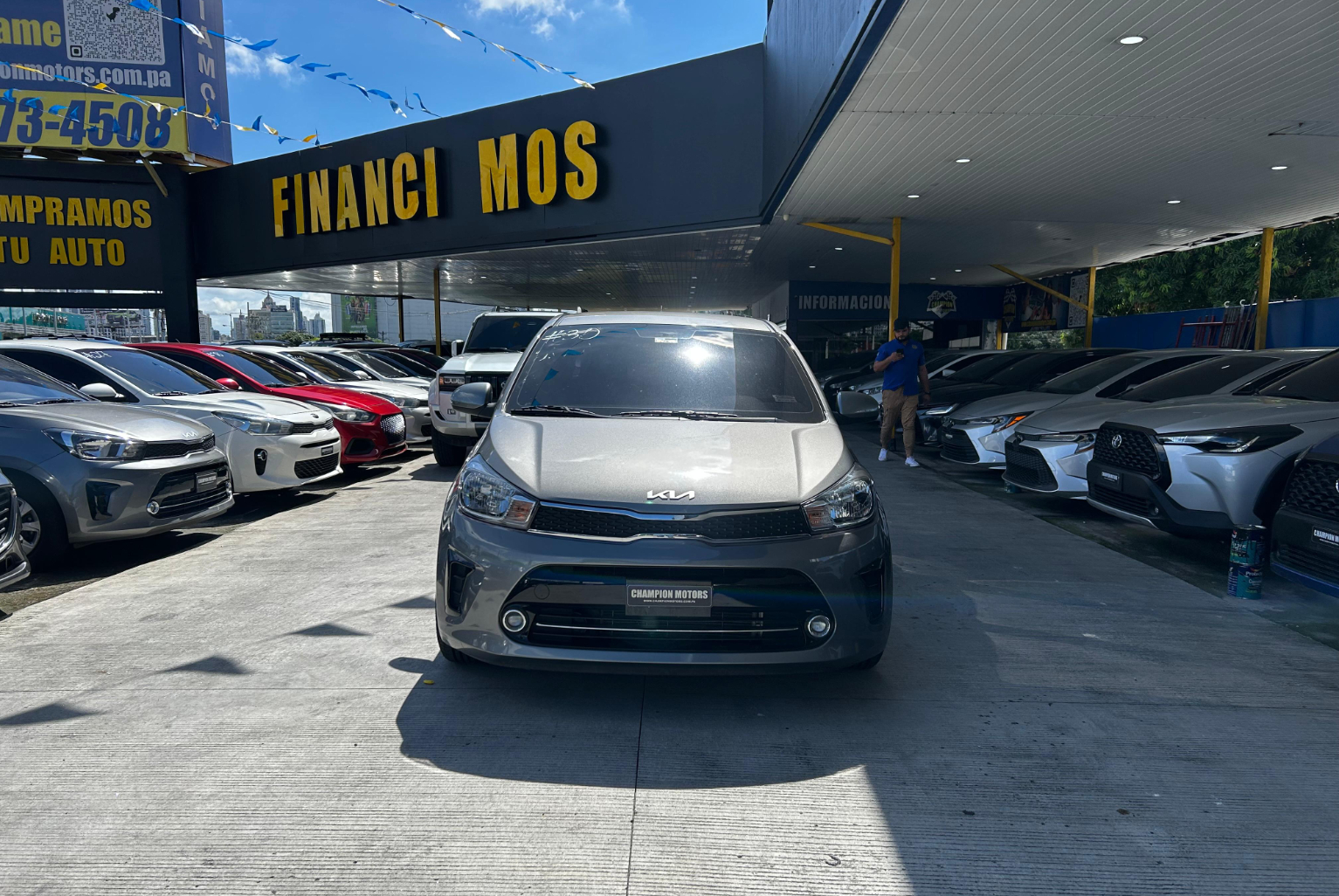 Kia Soluto 2024 Automático color Gris, Imagen #2